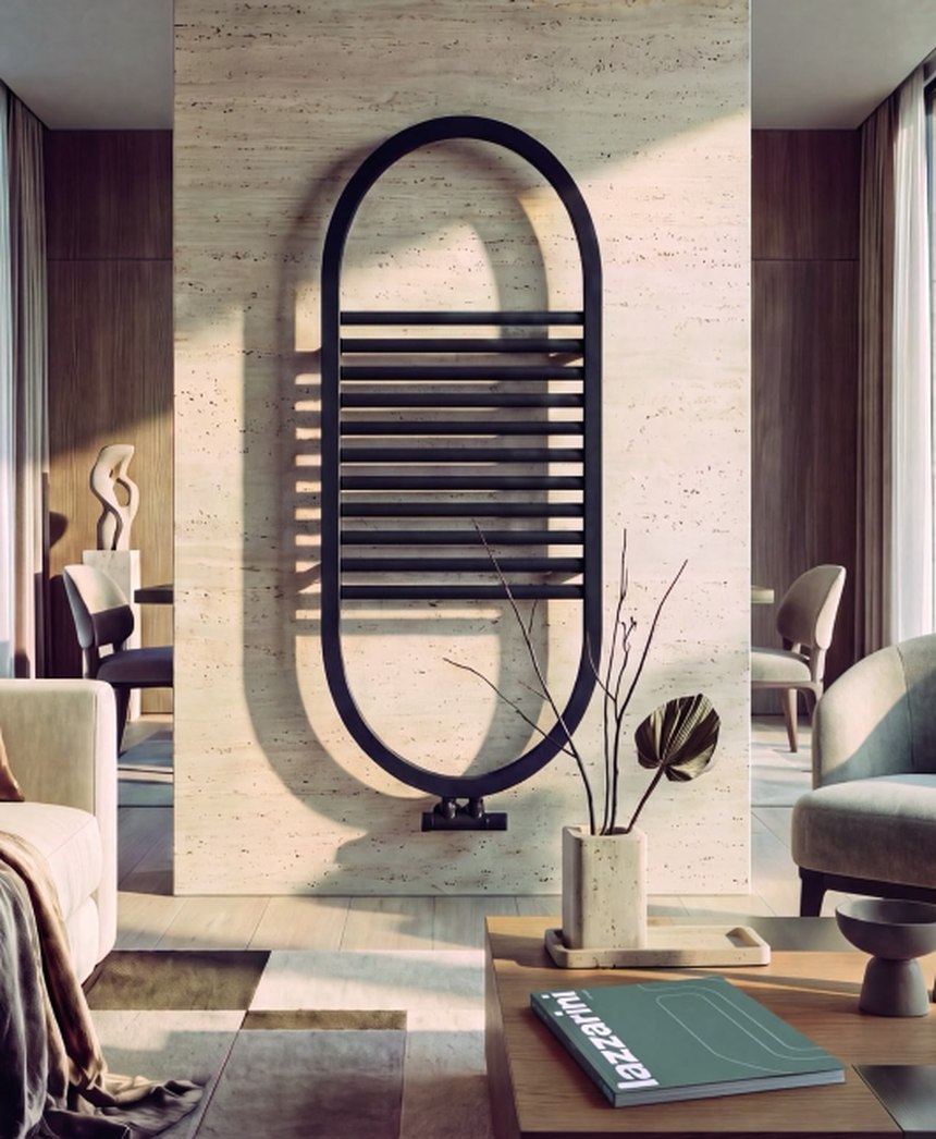 Radiador toallero Lazzarini en acabado negro mate, ambiente de salón
