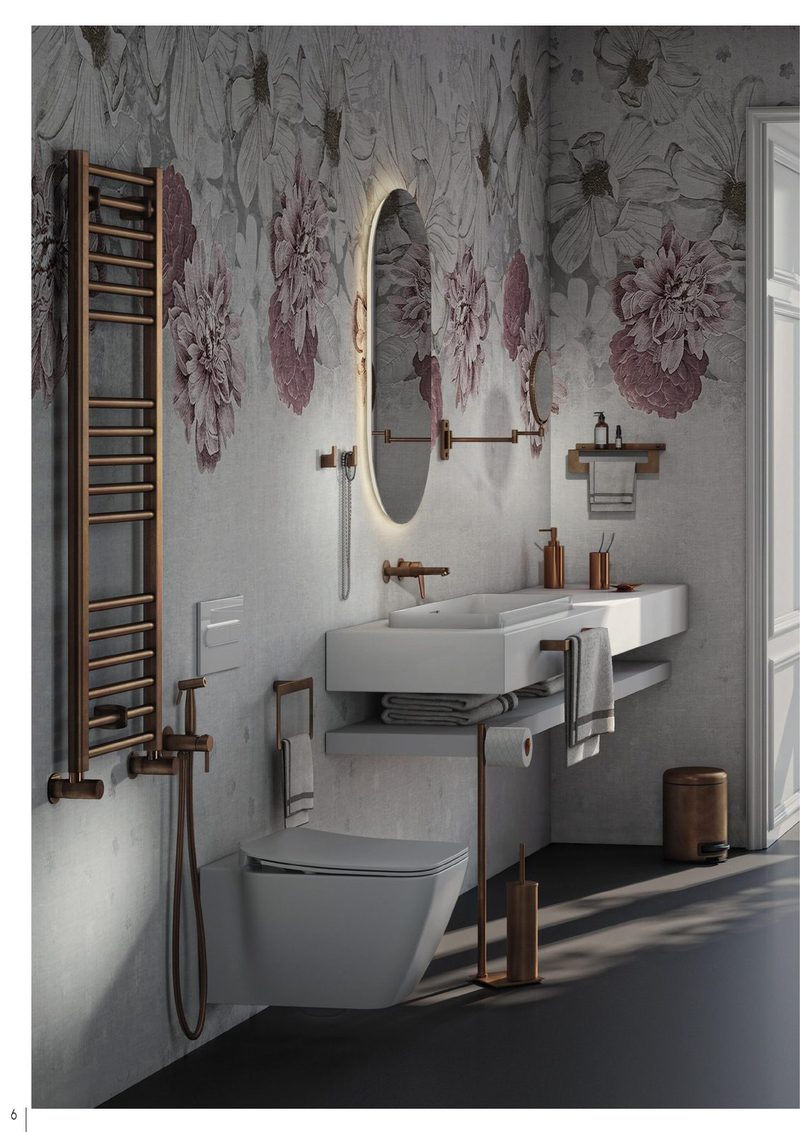 Ambiente de baño en acabado oro rosa con papel pintado floral y radiador toallero